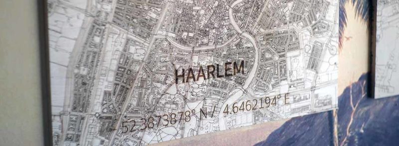 Kaart van Haarlem gegrafeerd op hardboard met de lasermachine