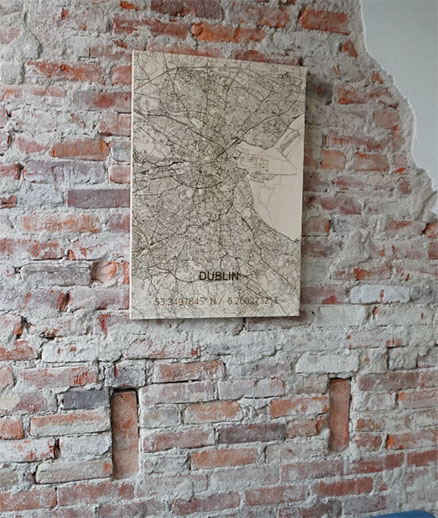 Een houten citymap gemaakt door Brandthout.